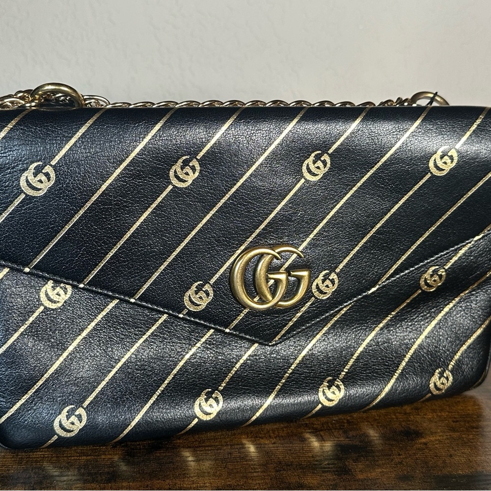 Authentic Gucci Thiara Double Sided Black and Gold GG Shoulder Bag - Picture 2 of 13